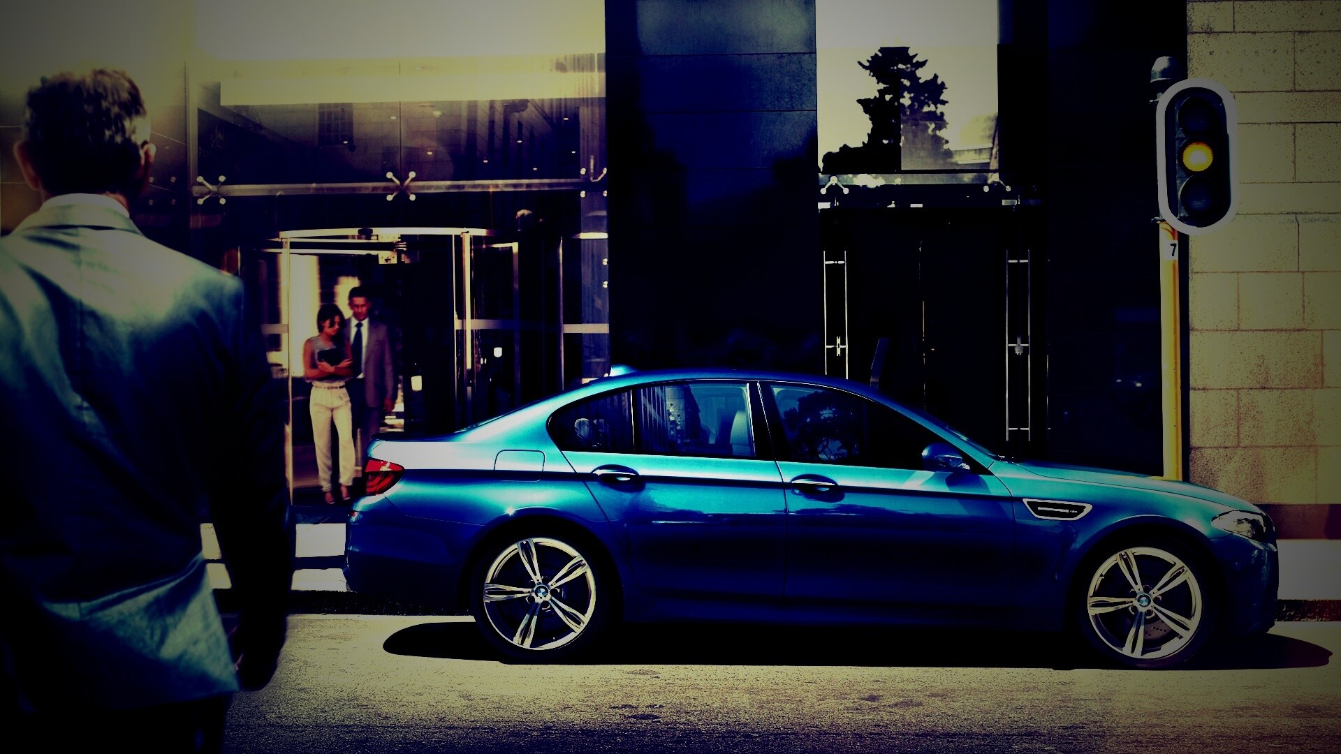 BMW F10 на светофоре обои