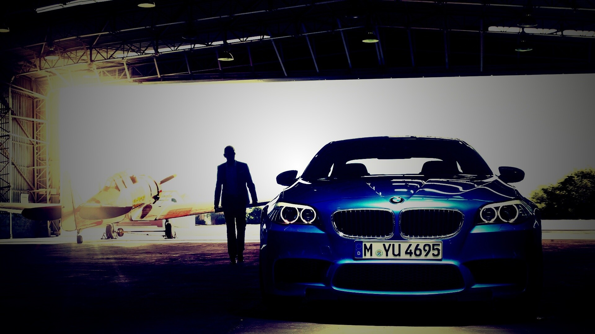 BMW F10 в ангаре обои