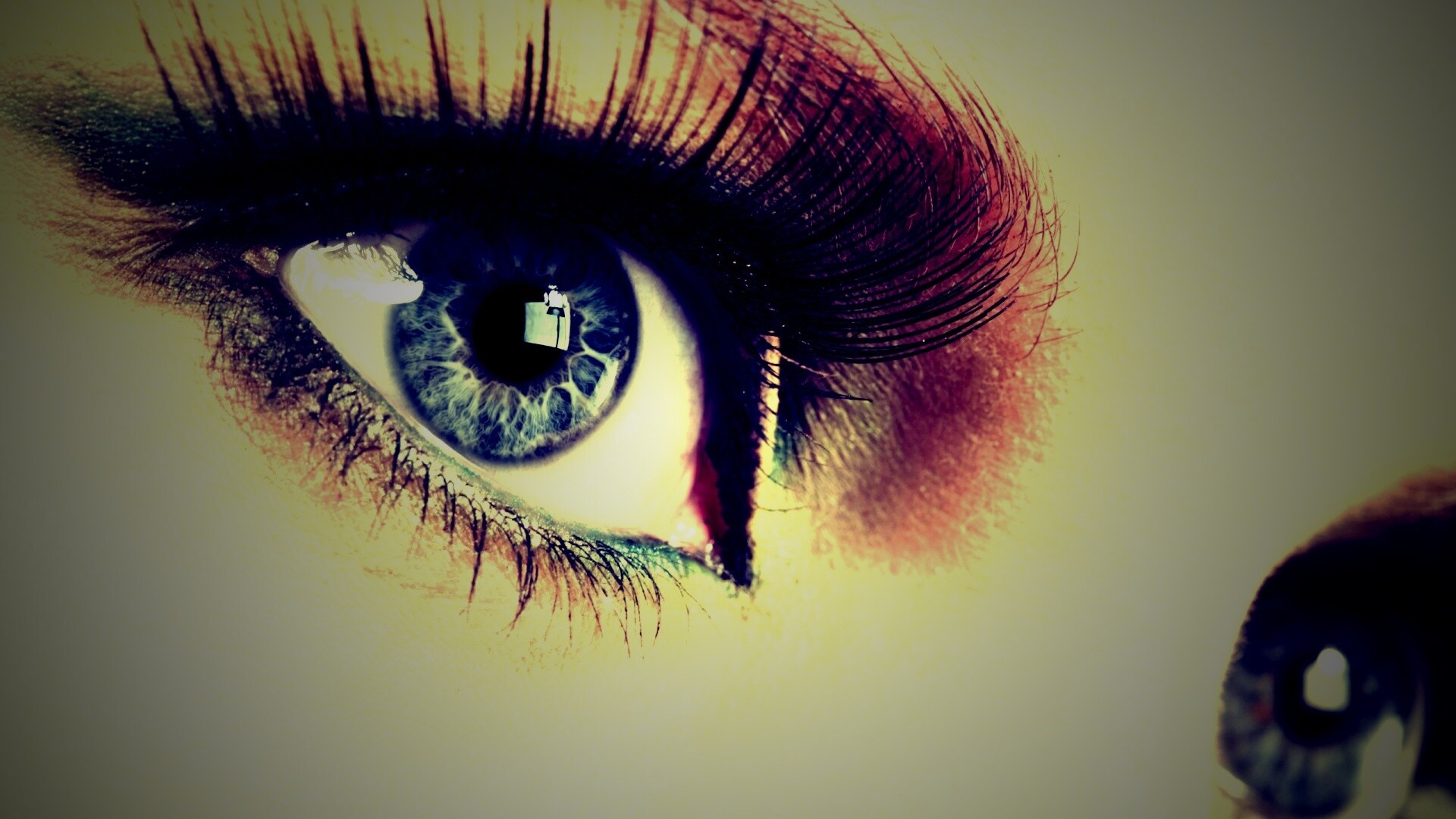 Глаза цвета стали обои