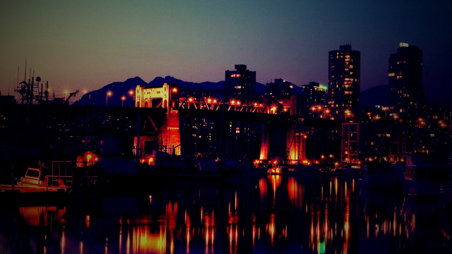 Мост и катера на закате обои