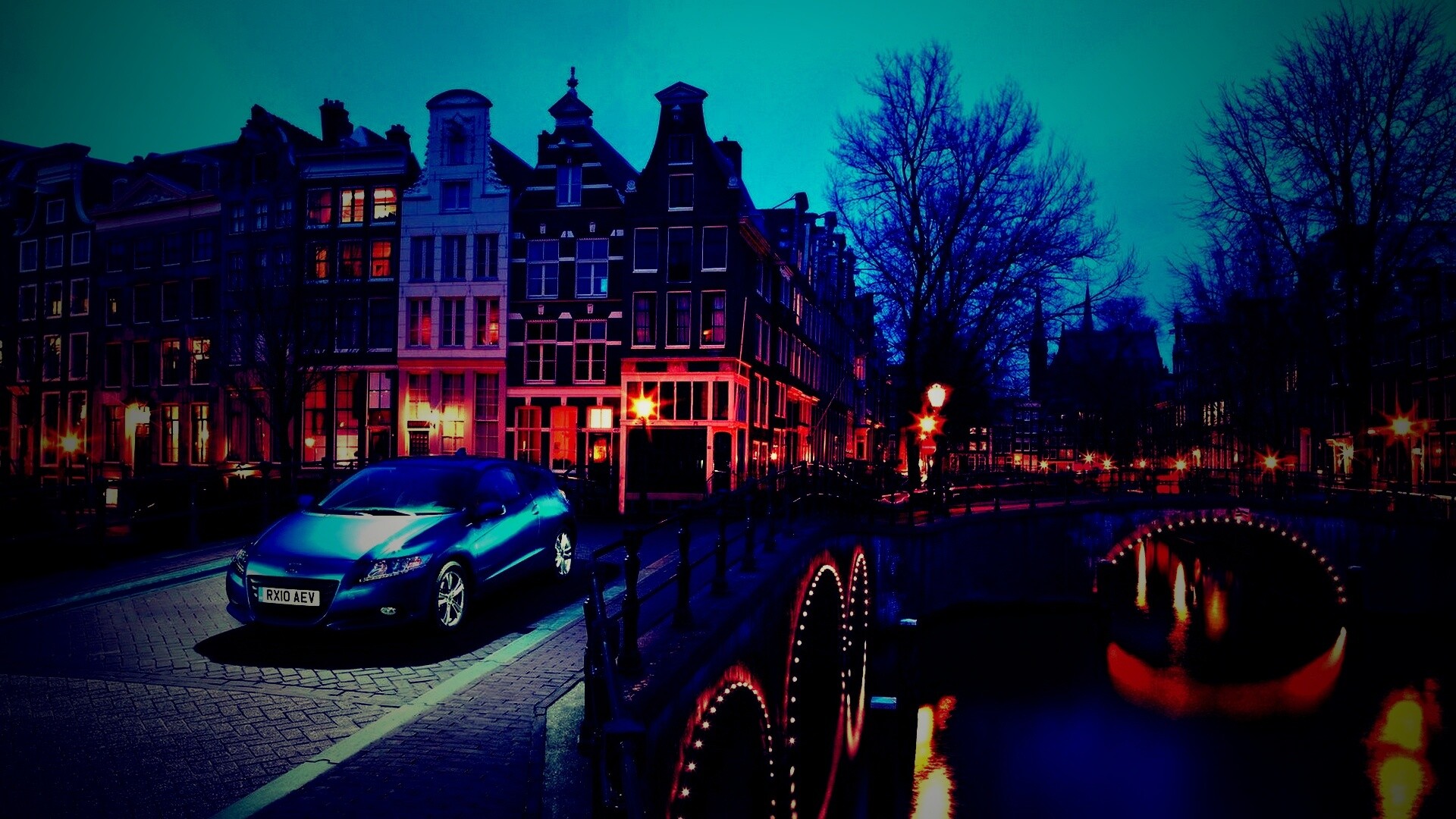 Автомобиль на мосту в свете фонаря обои