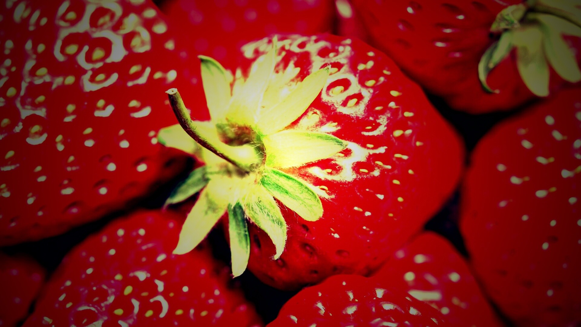 Сочная клубничка обои