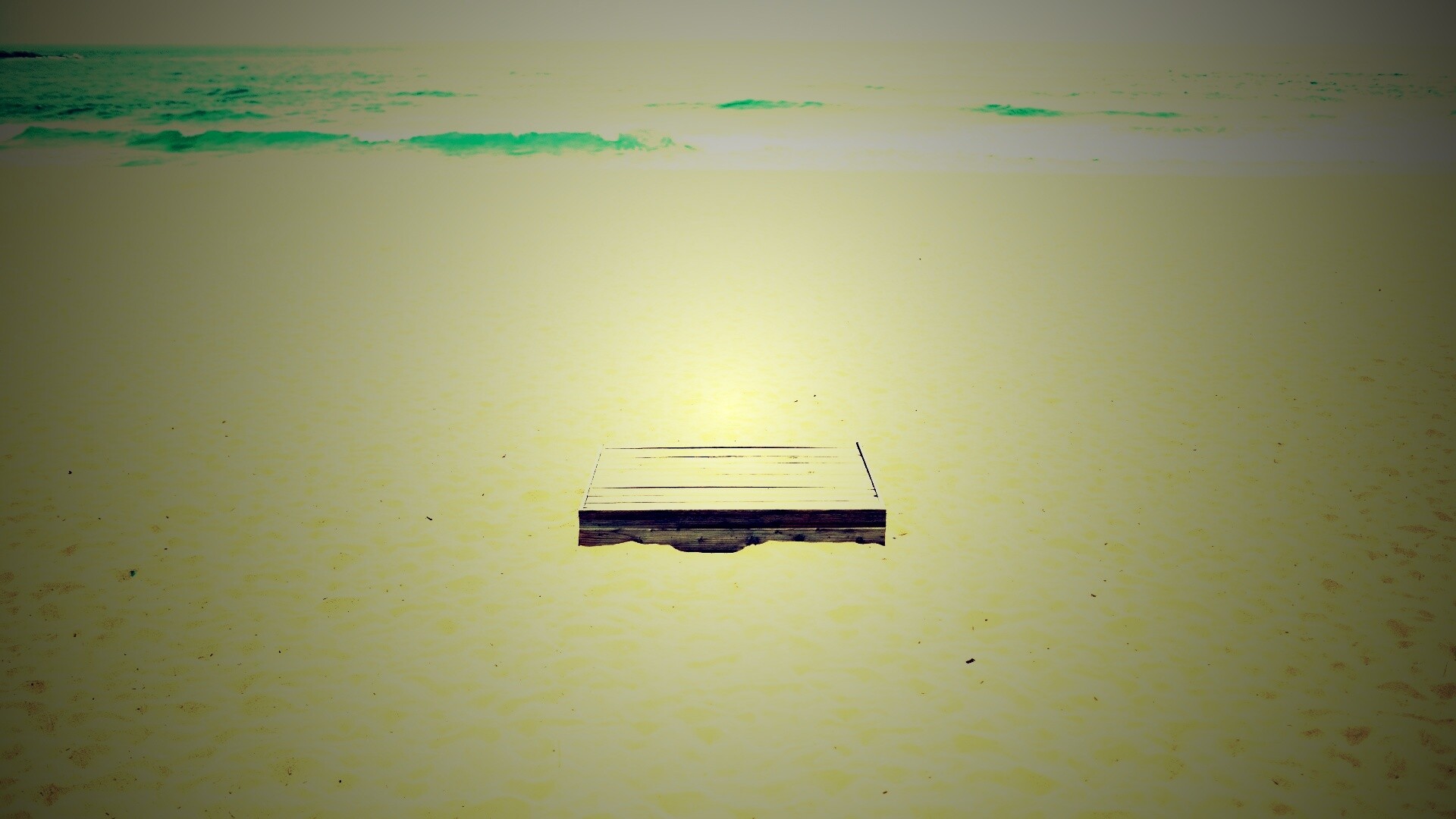 Ящик на пляже обои