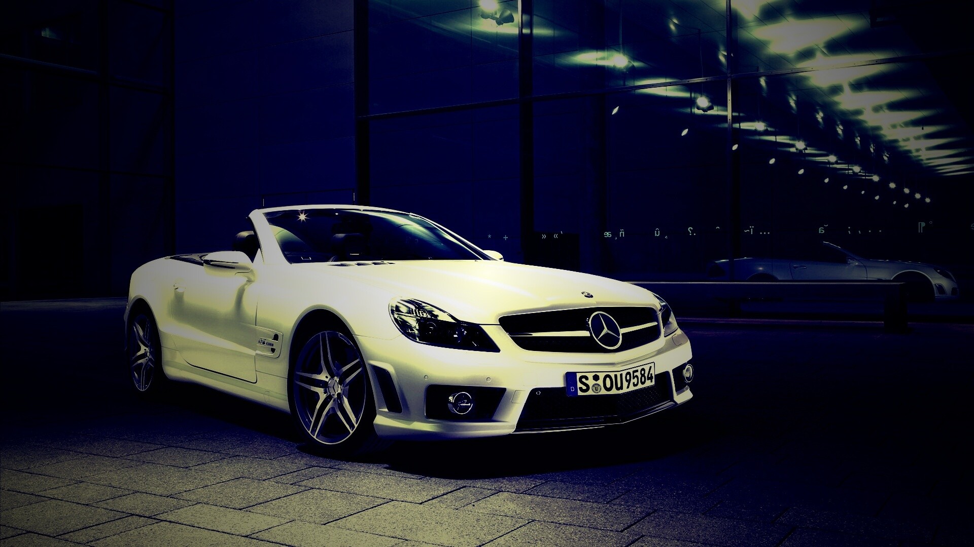 Белый мерседес с открытым верхом обои