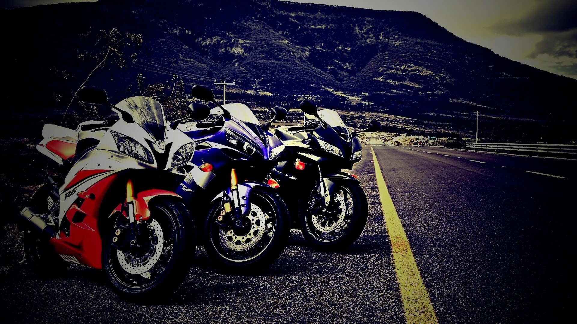 Раллийные мотоциклы на дороге обои