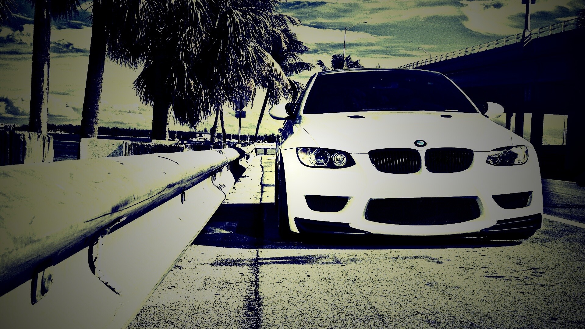 BMW в тропиках обои