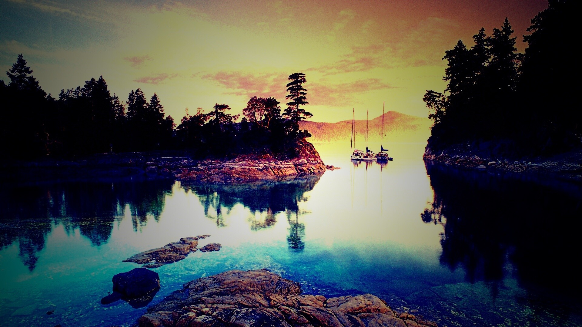 Яхты в заливе обои