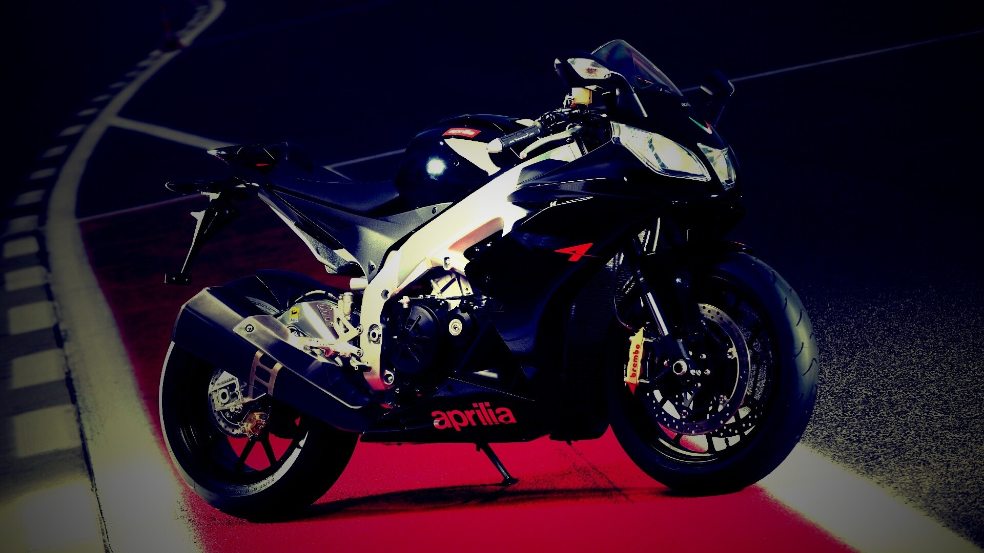 Aprilia на треке обои