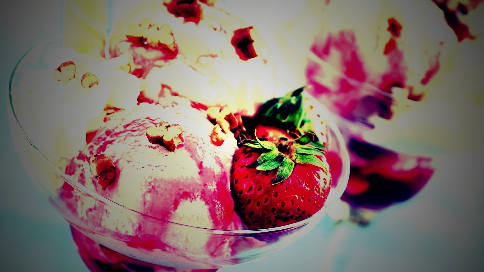 Клубничное мороженное обои