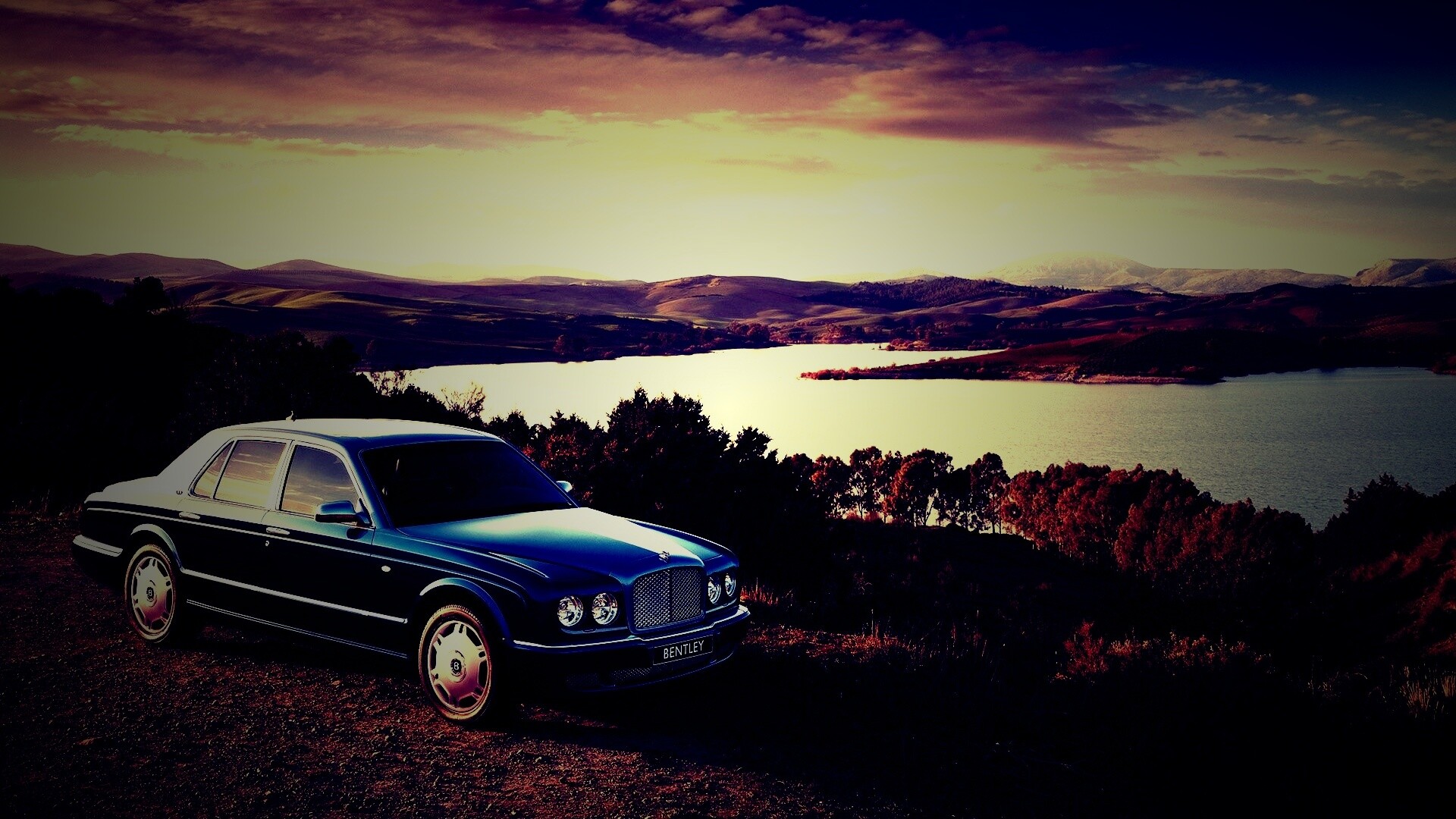 Бентли у озера обои