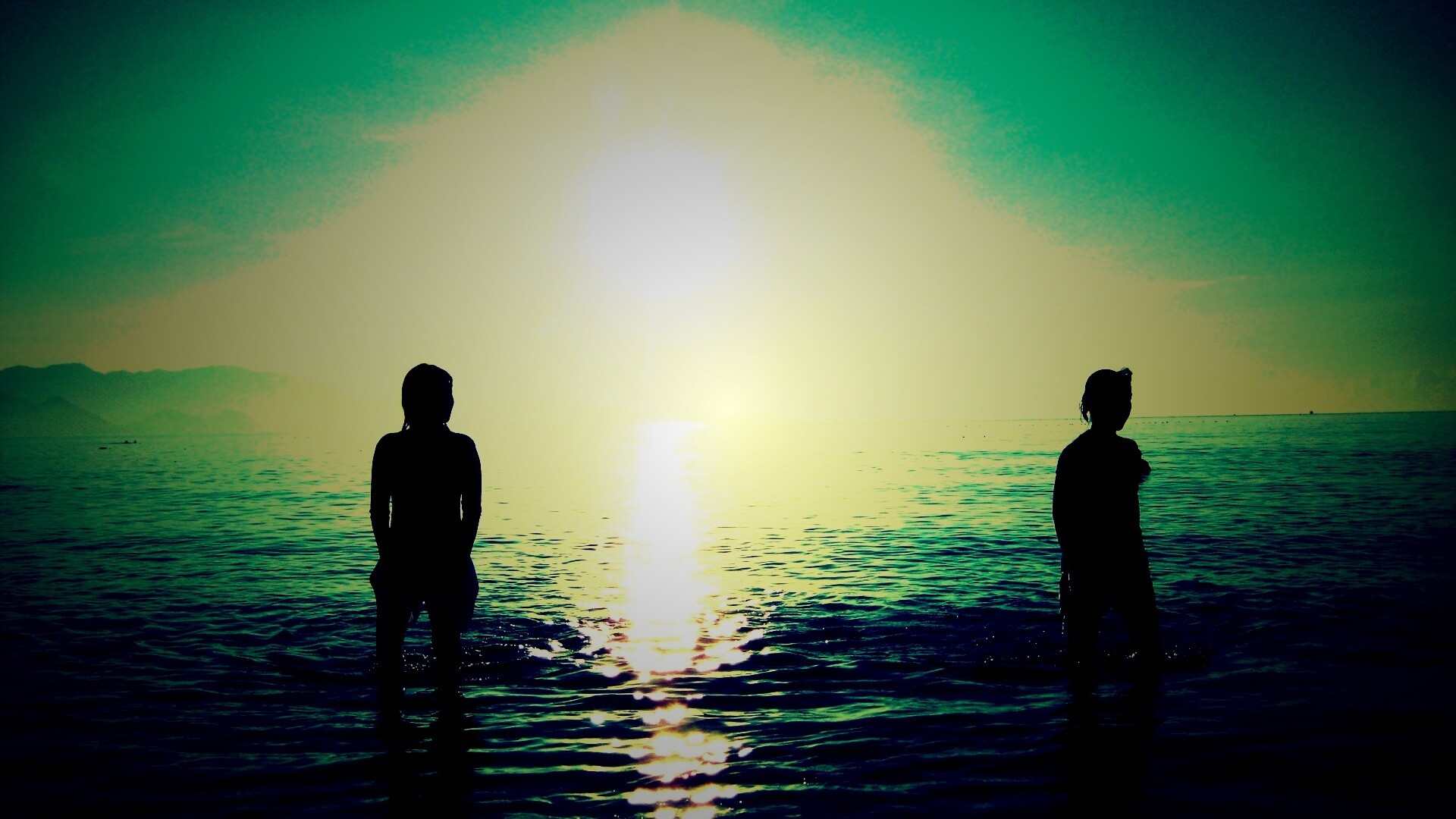 Море, солнце, девушки обои