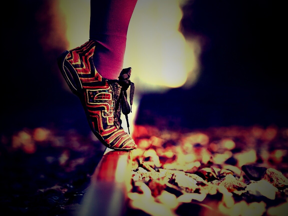 Разноцветные кроссовки обои