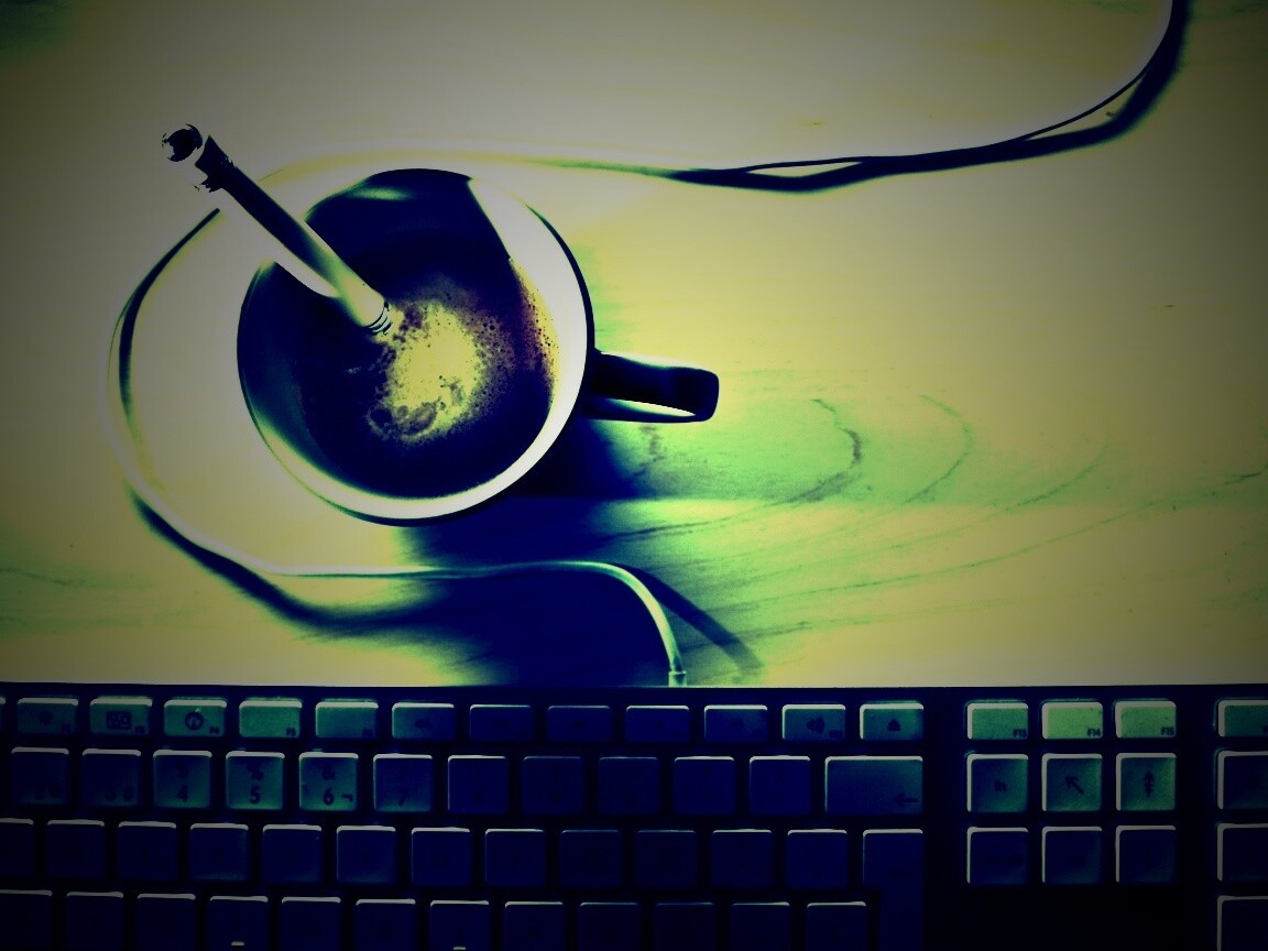 Ручка в кофе обои