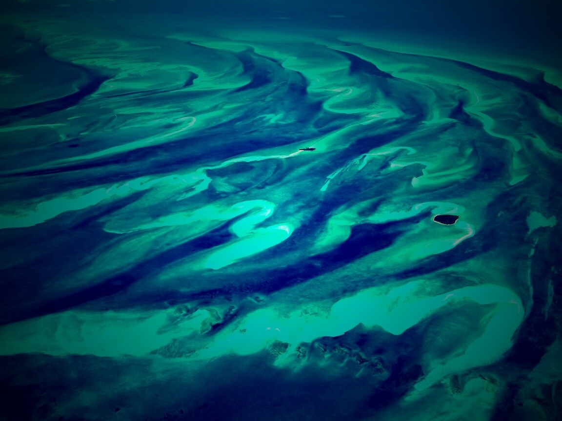 Остров среди лазурных рифов обои