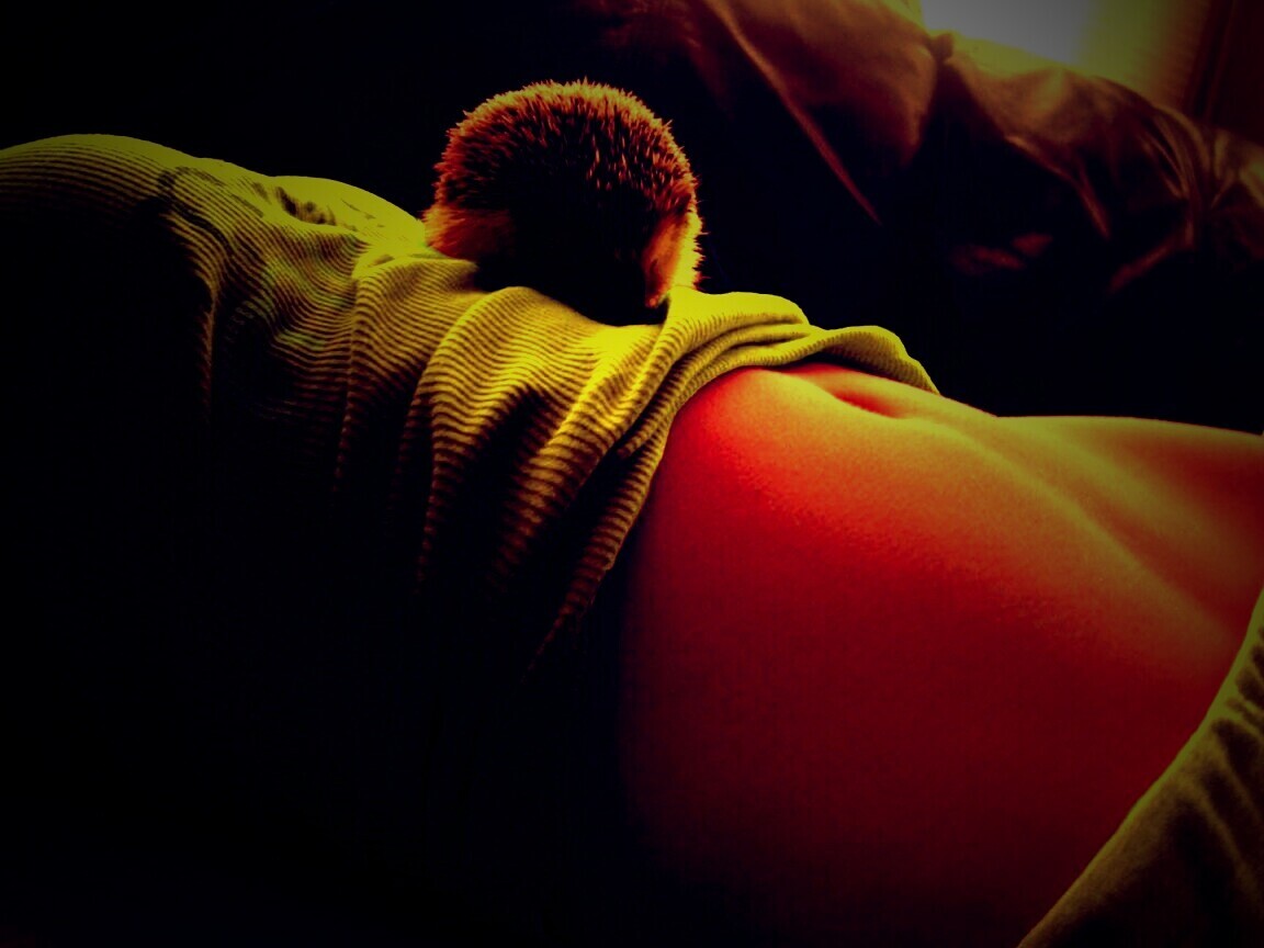 Девушка и ёжик обои