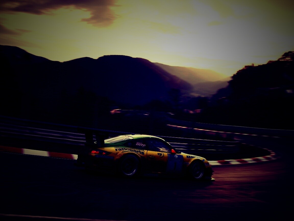 Гоночный Порше на треке обои