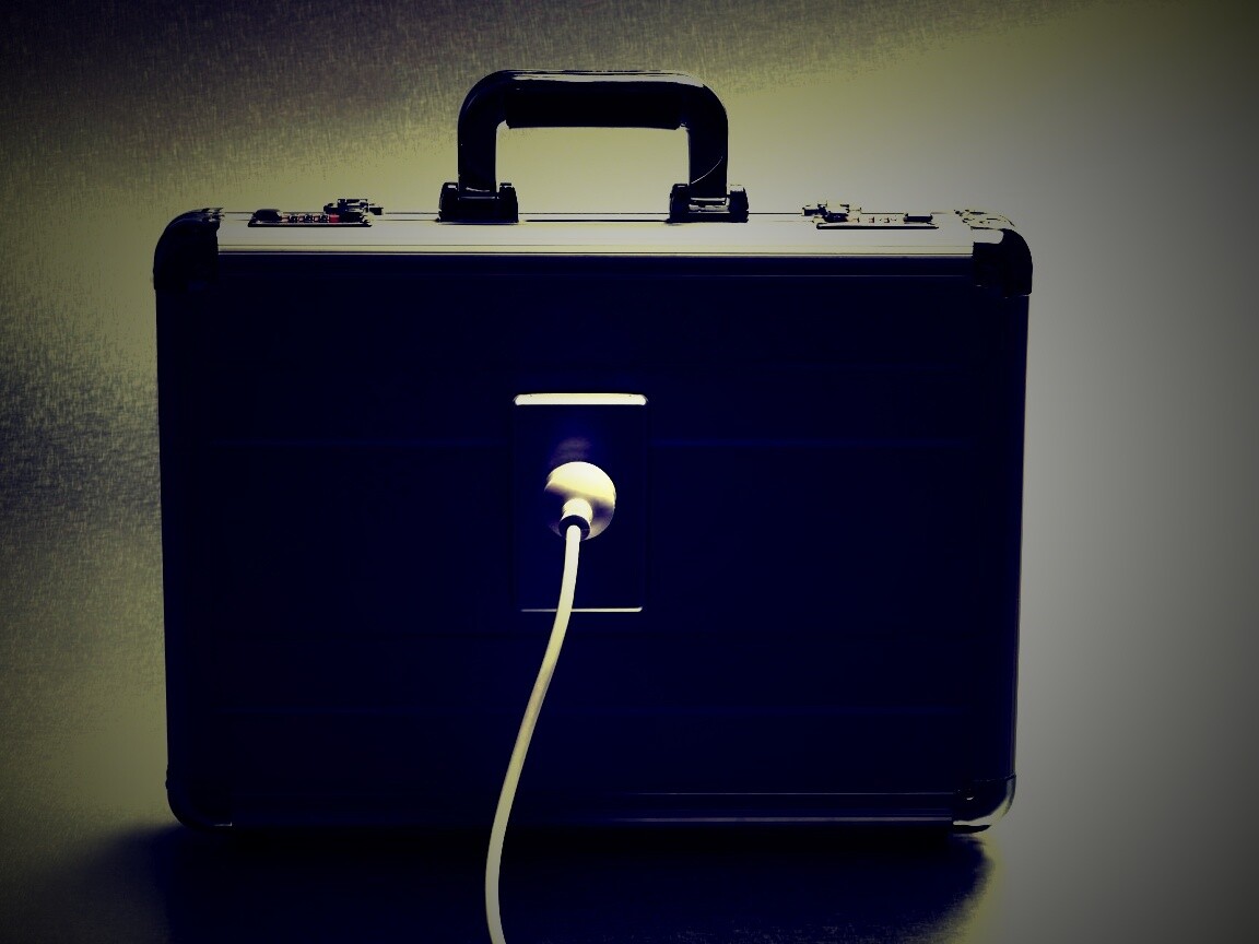 Розетка на кейсе обои