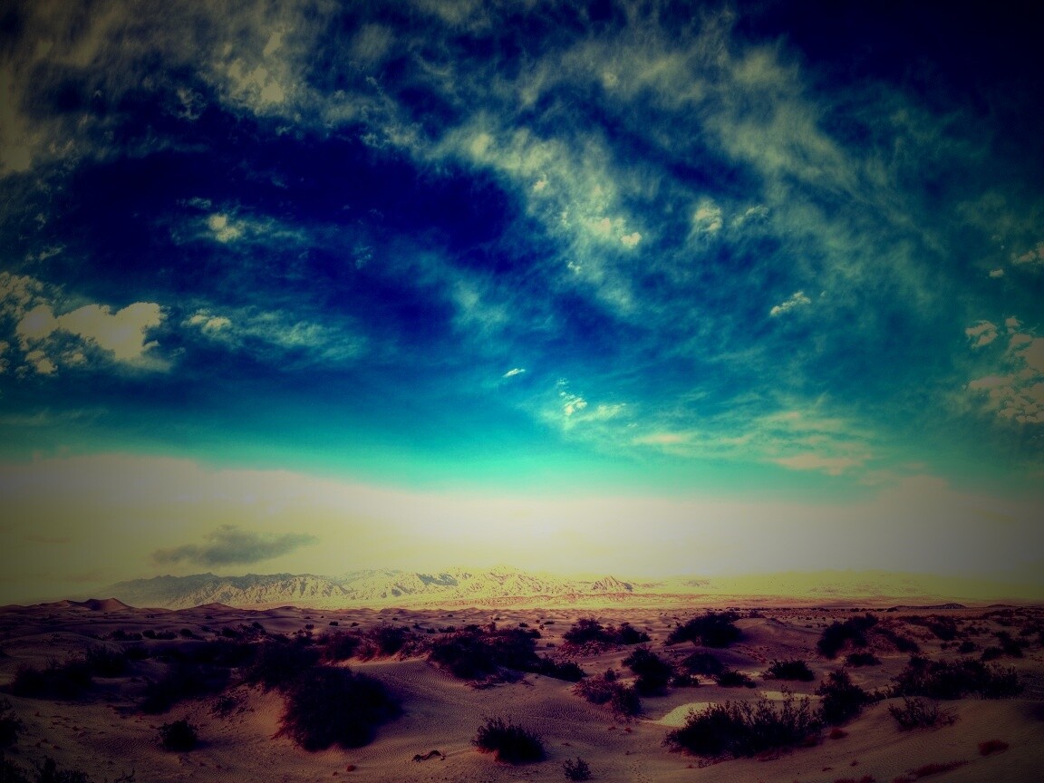 Горы в пустыне обои