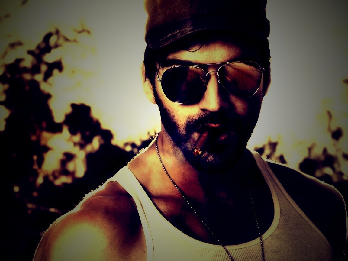 Суровый парень с сигарой обои