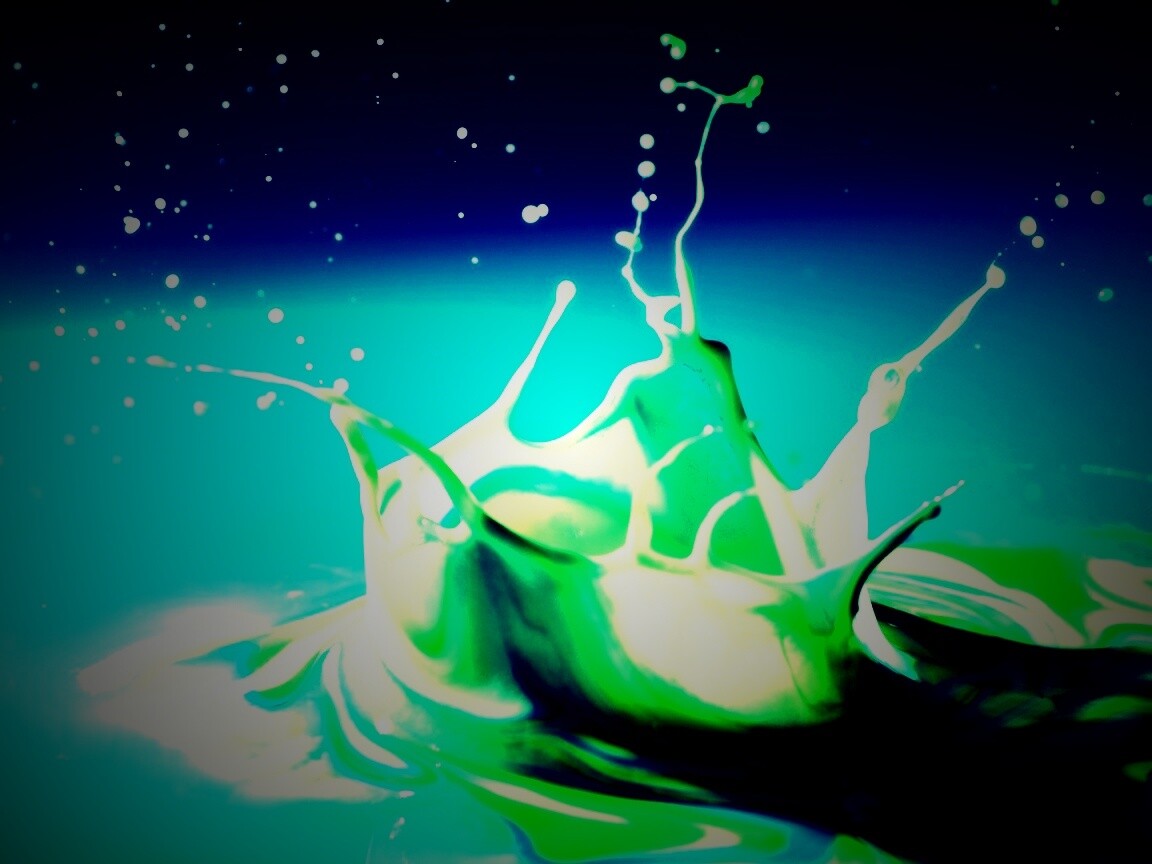 Брызги зеленой краски обои