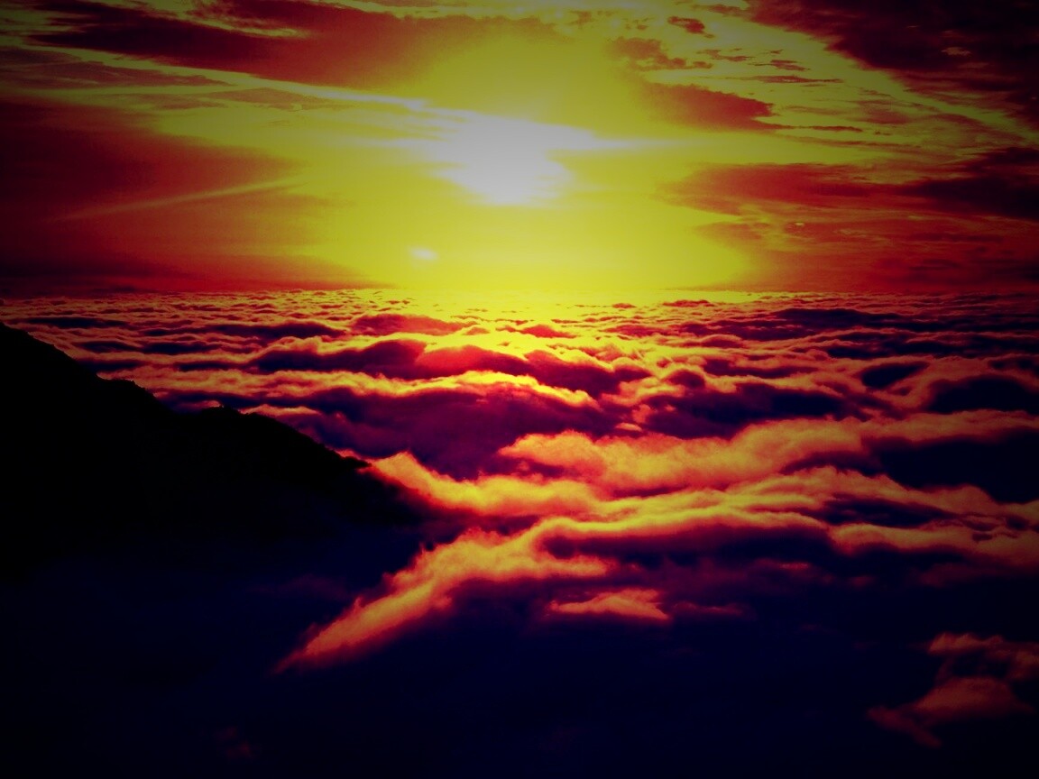 Горы выше облаков обои