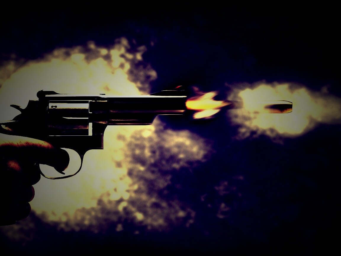 Выстрел из револьвера обои
