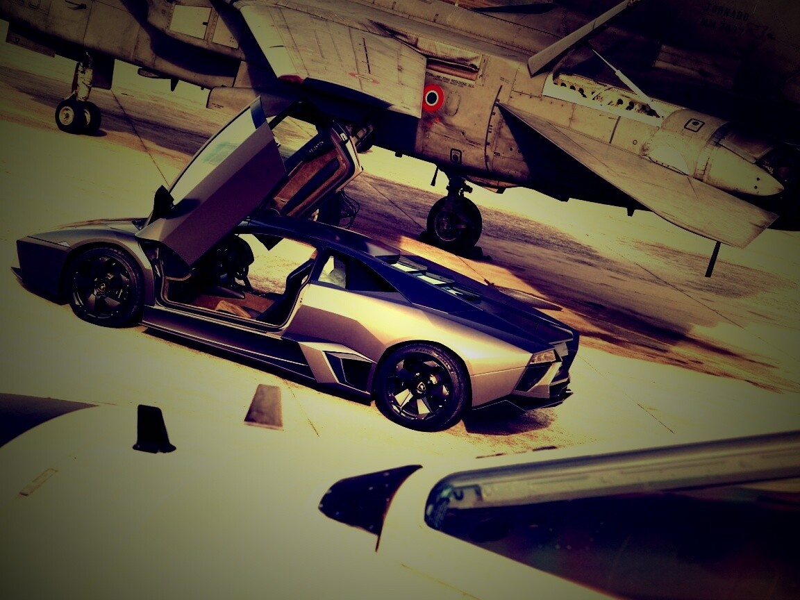 Ламборджини на военной базе обои