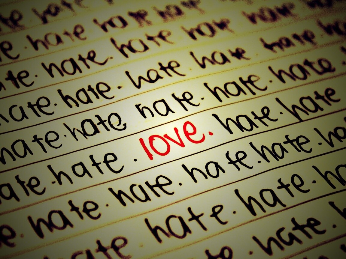 Любовь среди ненависти обои