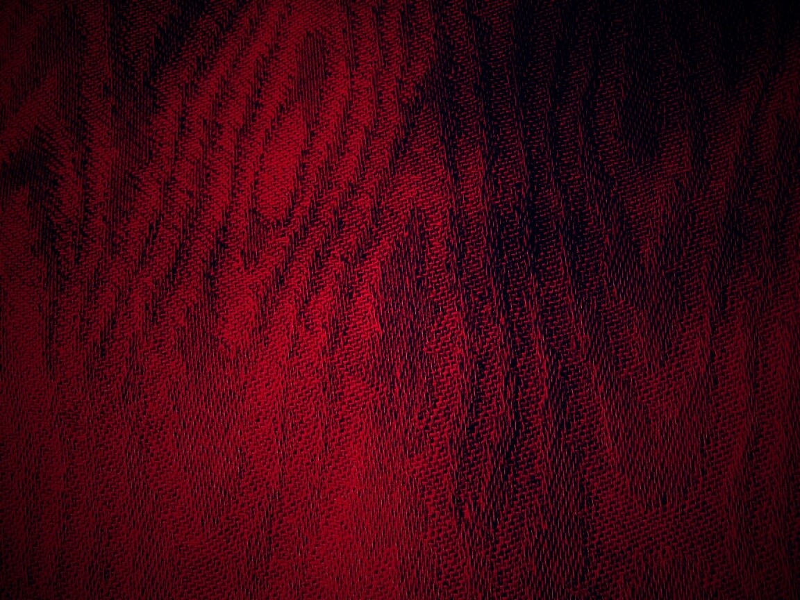 Бордовая узорчатая ткань обои