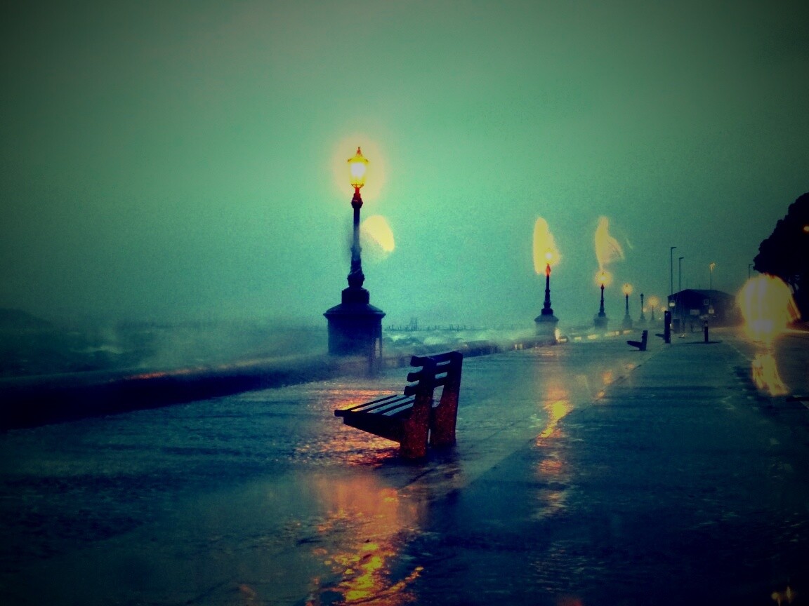 Набережная в ливень обои