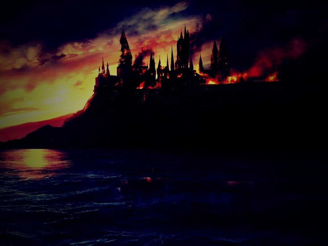 Хогвартс охваченный пламенем обои