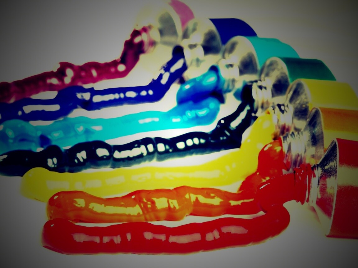 Тюбики с краской обои