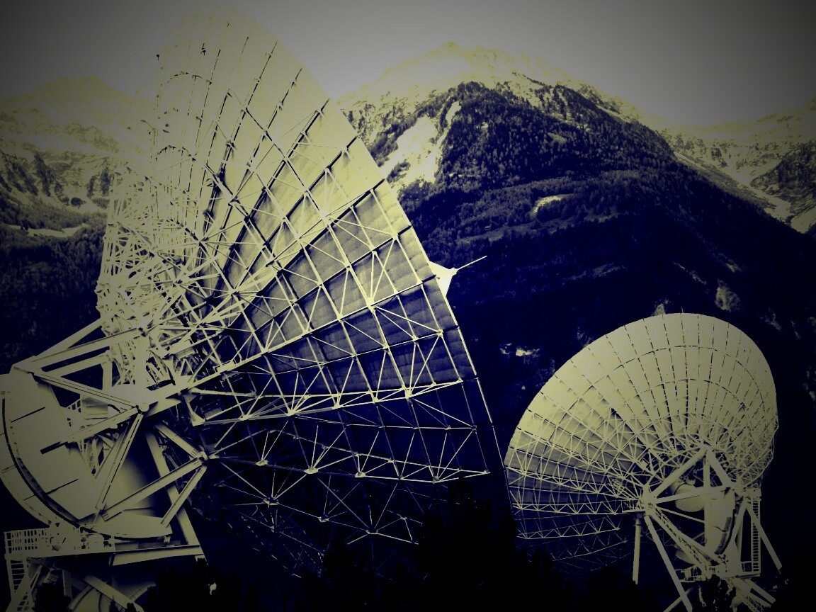 Локаторы в горах обои