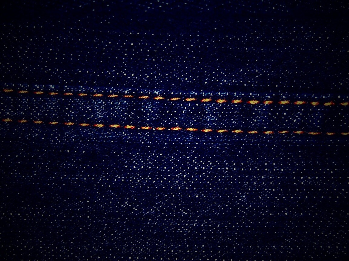 Темная джинсовая ткань со строчкой обои