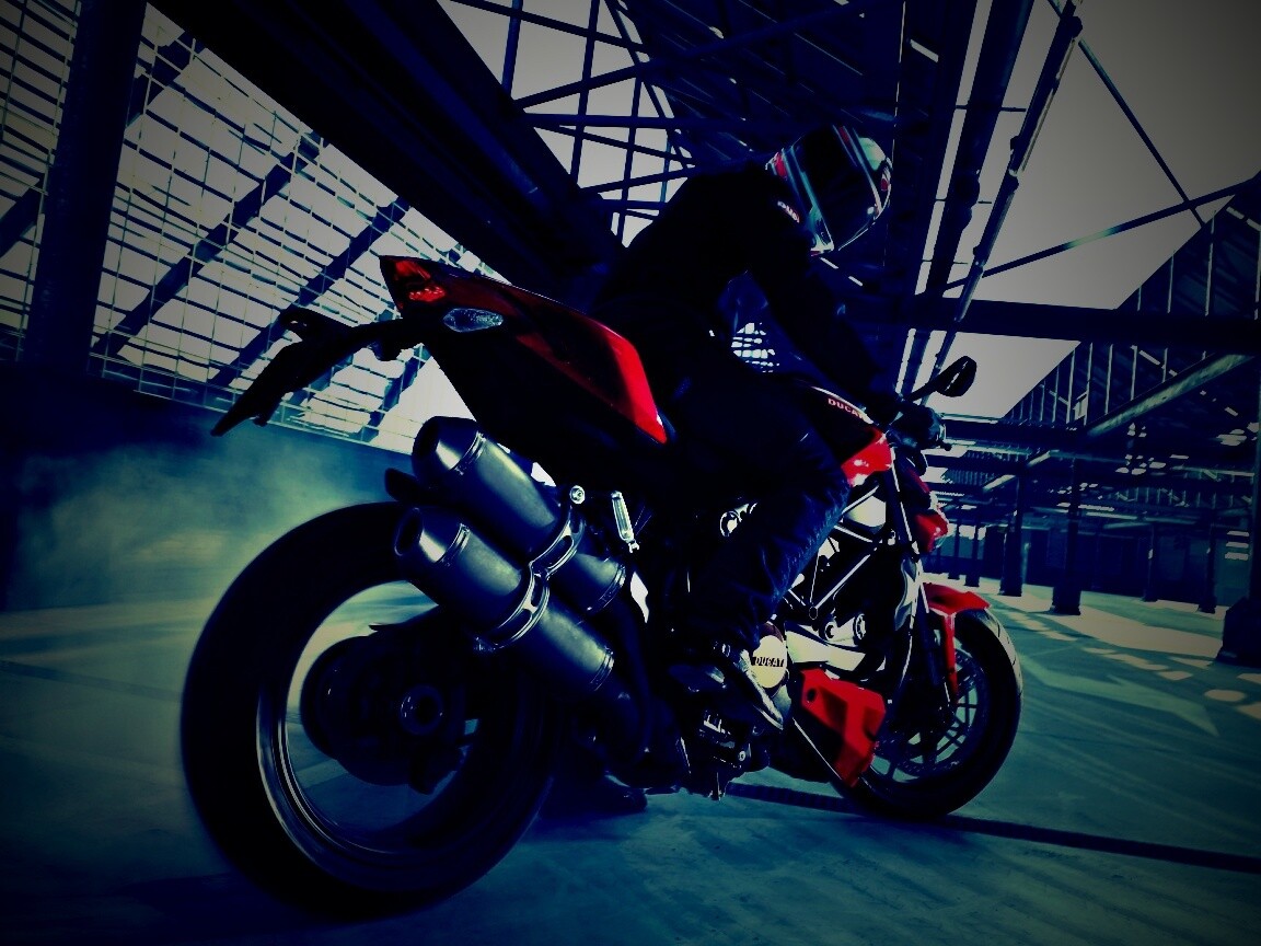 Пробуксовка на мотоцикле обои