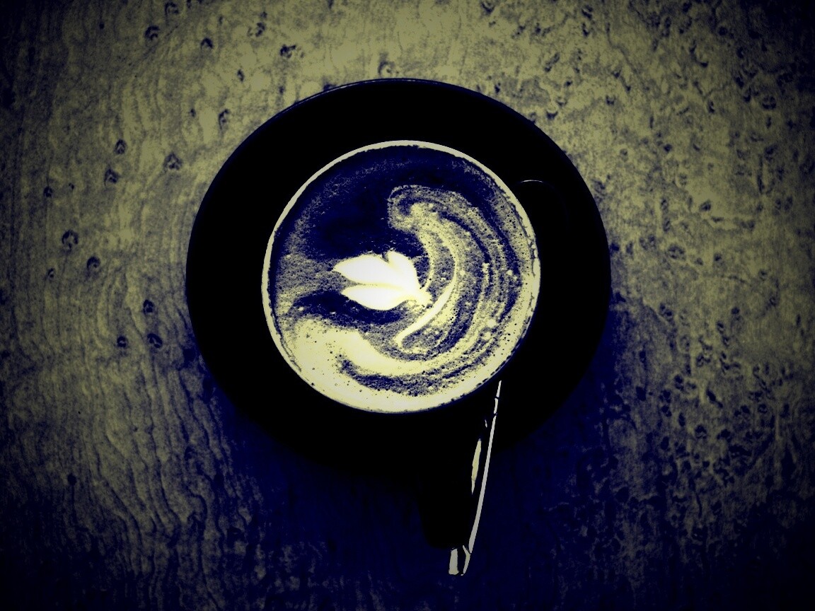 Монохромный утренний кофе обои