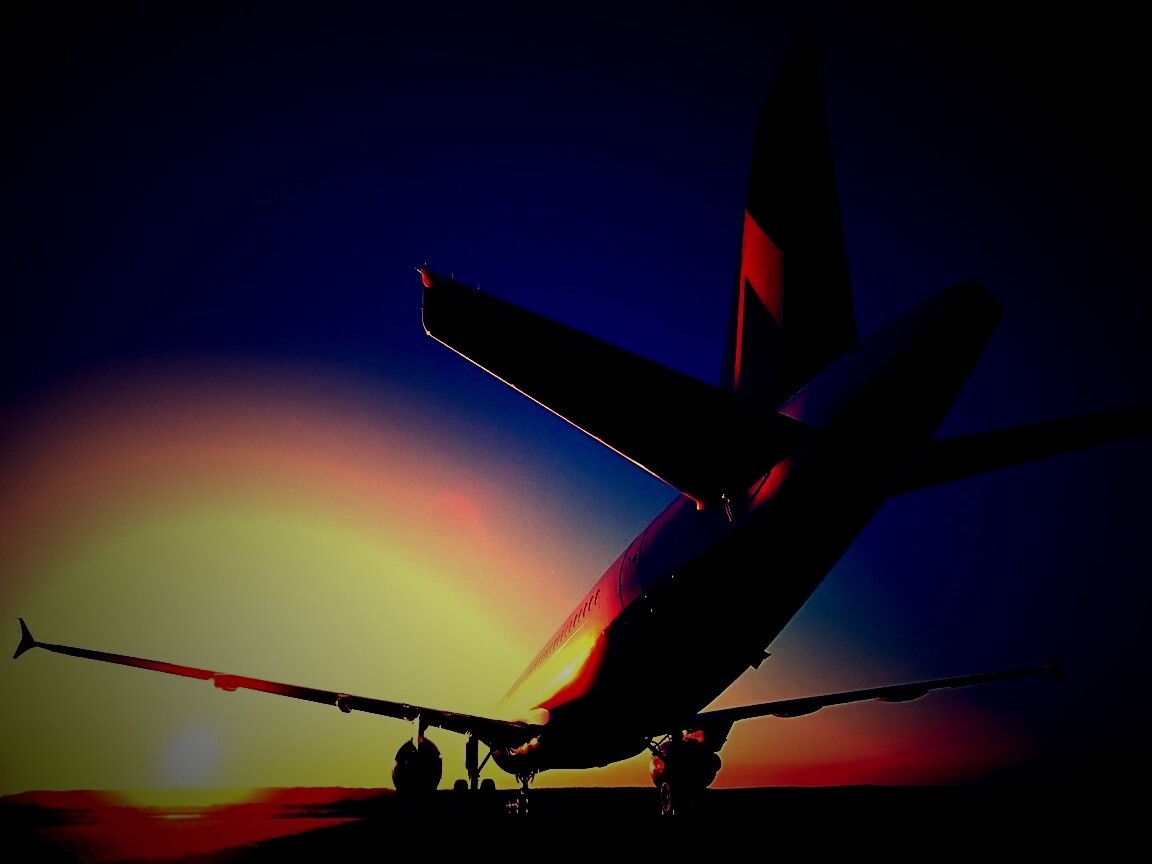Самолет на закате обои