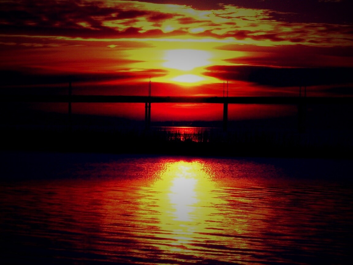 Мост на фоне заката обои