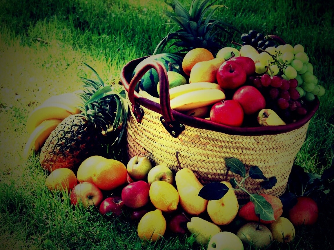 Корзина с фруктами обои
