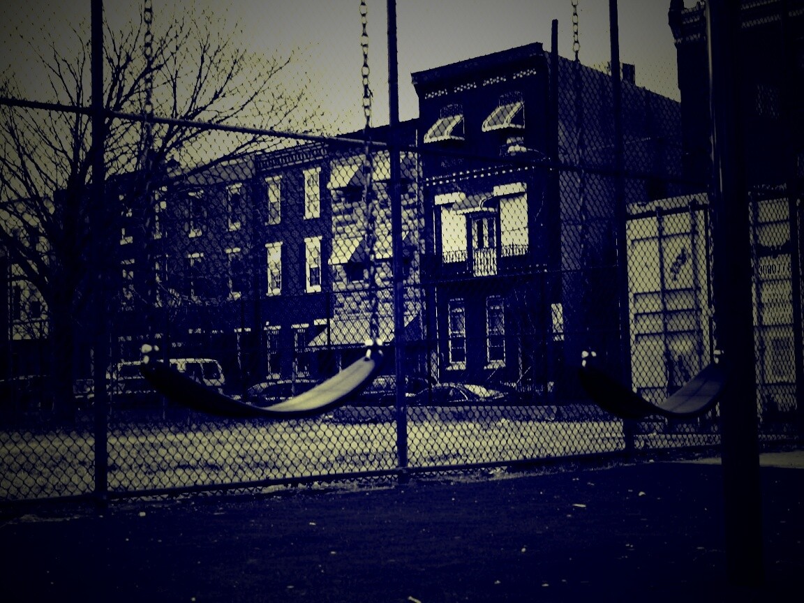 Пустые качели обои