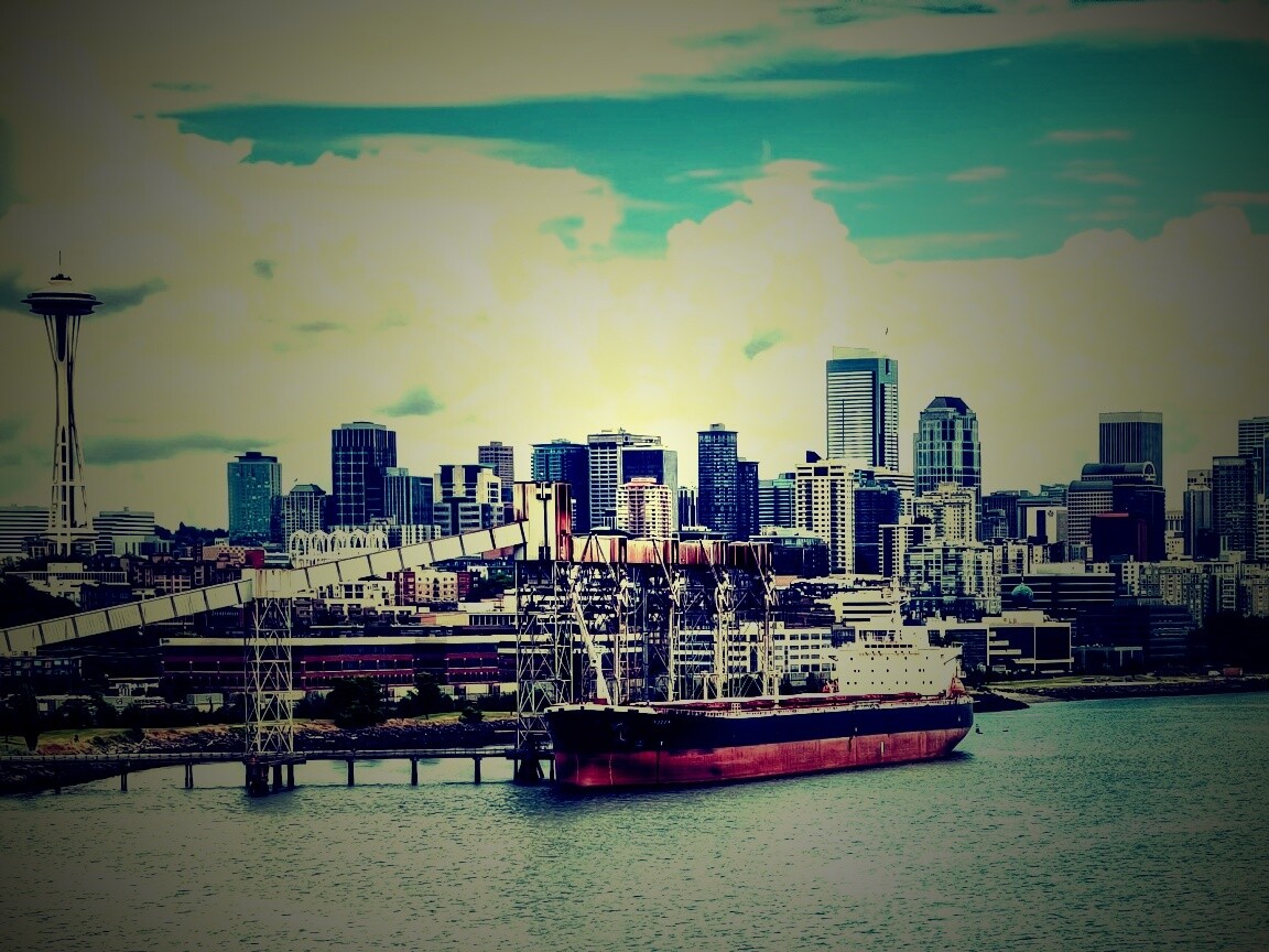 Баржа в ожидании отплытия обои