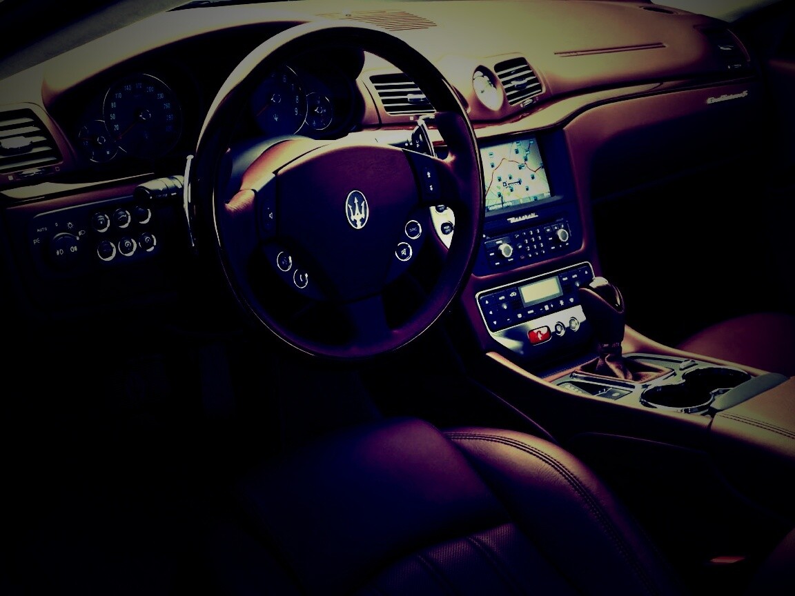 Салон Maserati Granturismo обои