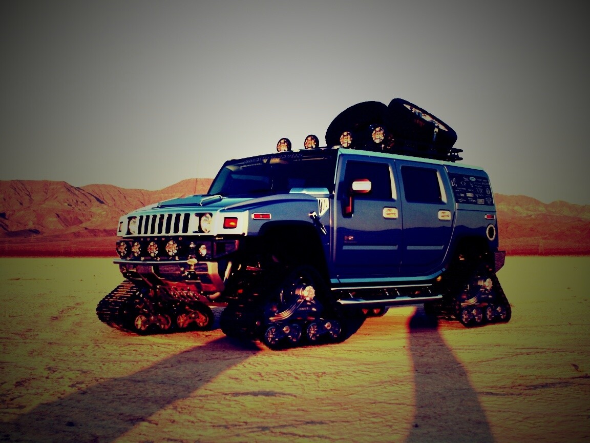 Hammer на гусеницах обои