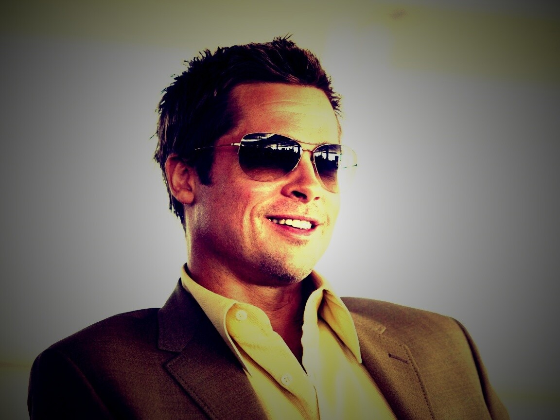 Брэд Питт в очках обои