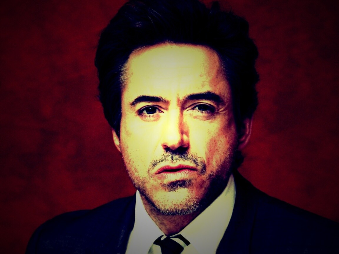 Роберт Дауни младший что-то подозревает обои