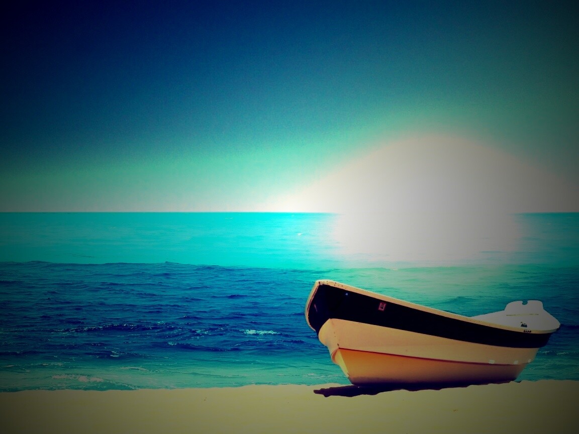 Лодка на пляже обои