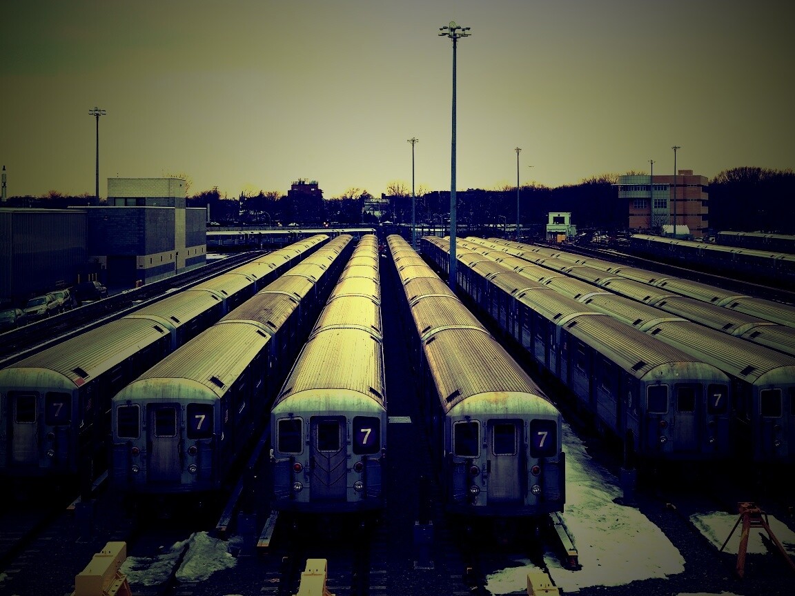 Вагоны метро на стоянке обои