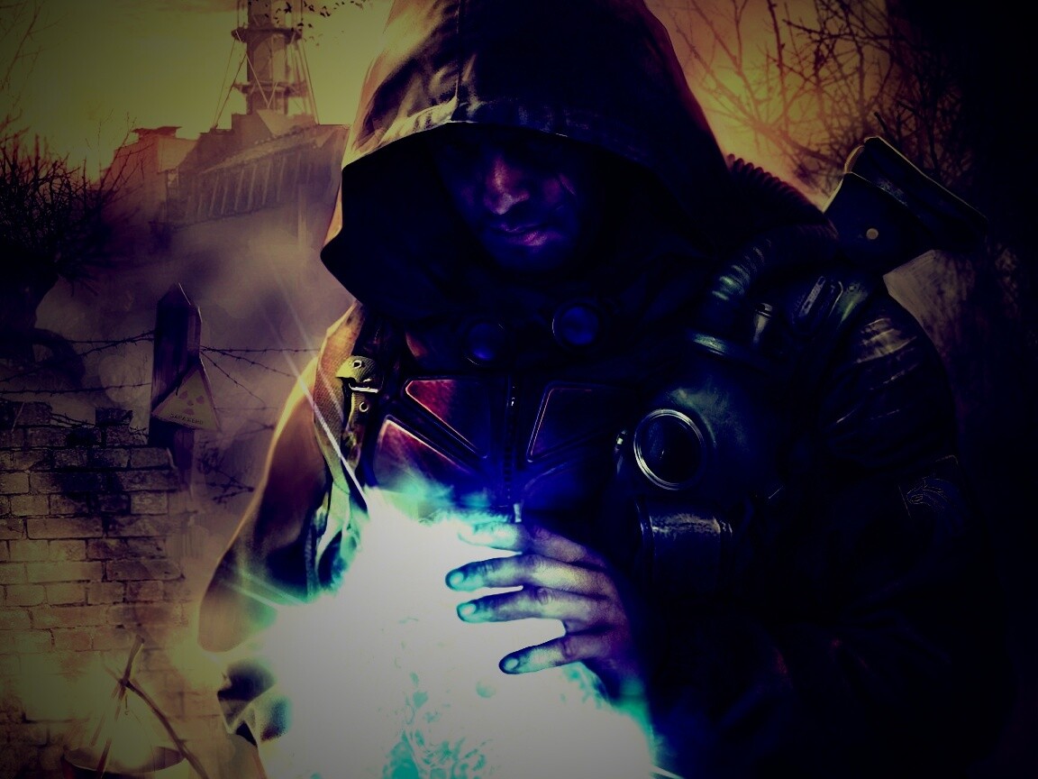Сталкер с энергетическим артефактом в руках обои