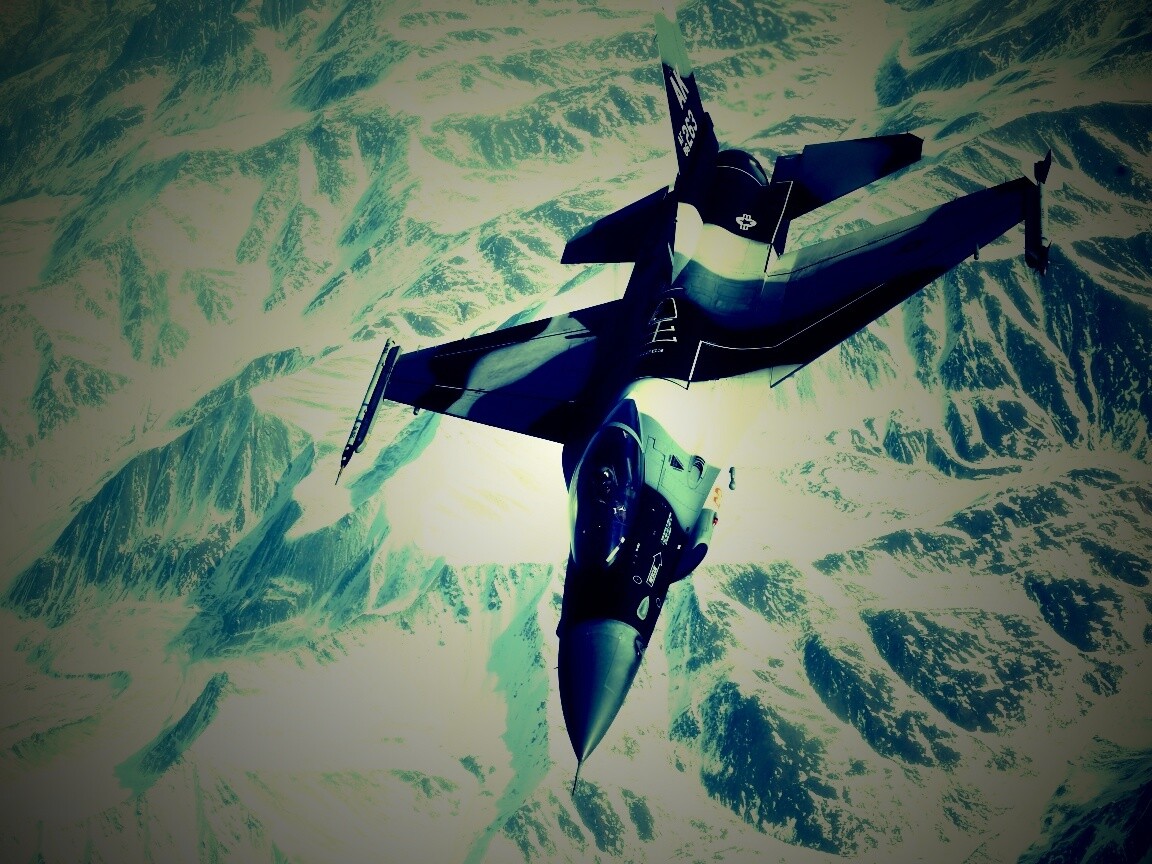 Истребитель над снежными пиками гор обои