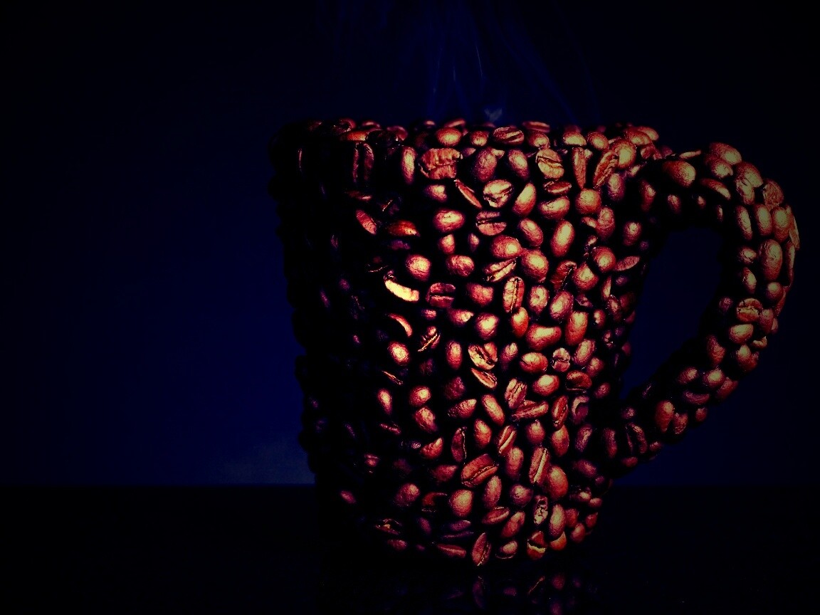 Кружка из кофейных зерен обои